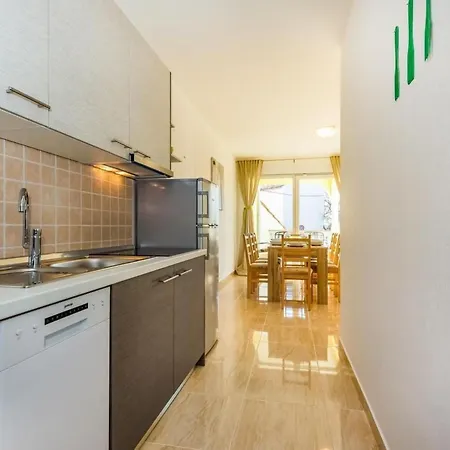 Сasa de vacaciones Haus In Mit Gemeinschaftlichem Pool By Interhome Dramalj