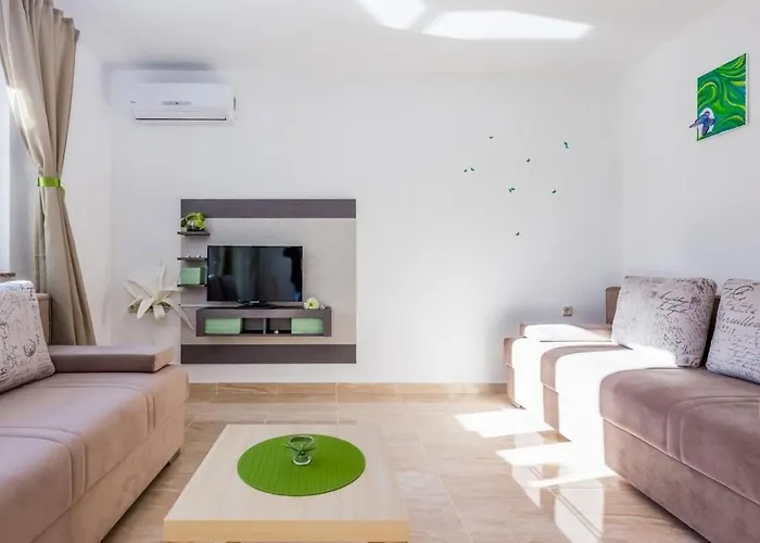 Haus In Mit Gemeinschaftlichem Pool By Interhome *