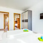 Haus In Mit Gemeinschaftlichem Pool By Interhome * دْغاماي