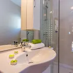 Haus In Mit Gemeinschaftlichem Pool By Interhome بيت للعطل *