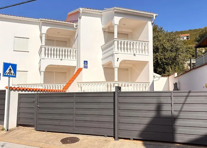Haus In Mit Gemeinschaftlichem Pool By Interhome Dramalj